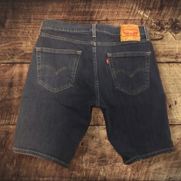 JEANS LEVI'S SHORTS - Picture 2 of 3